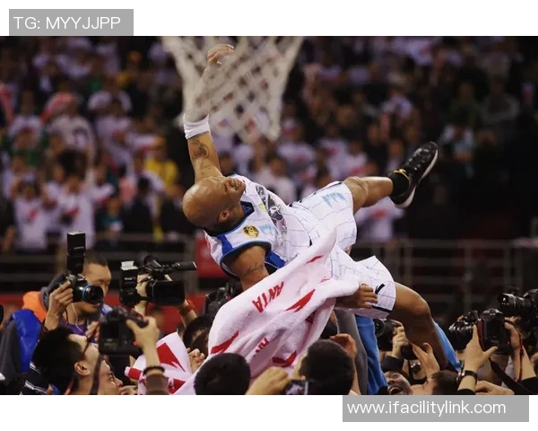 以镜头回顾CBA赛场动人瞬间这一幕让无数球迷热泪盈眶